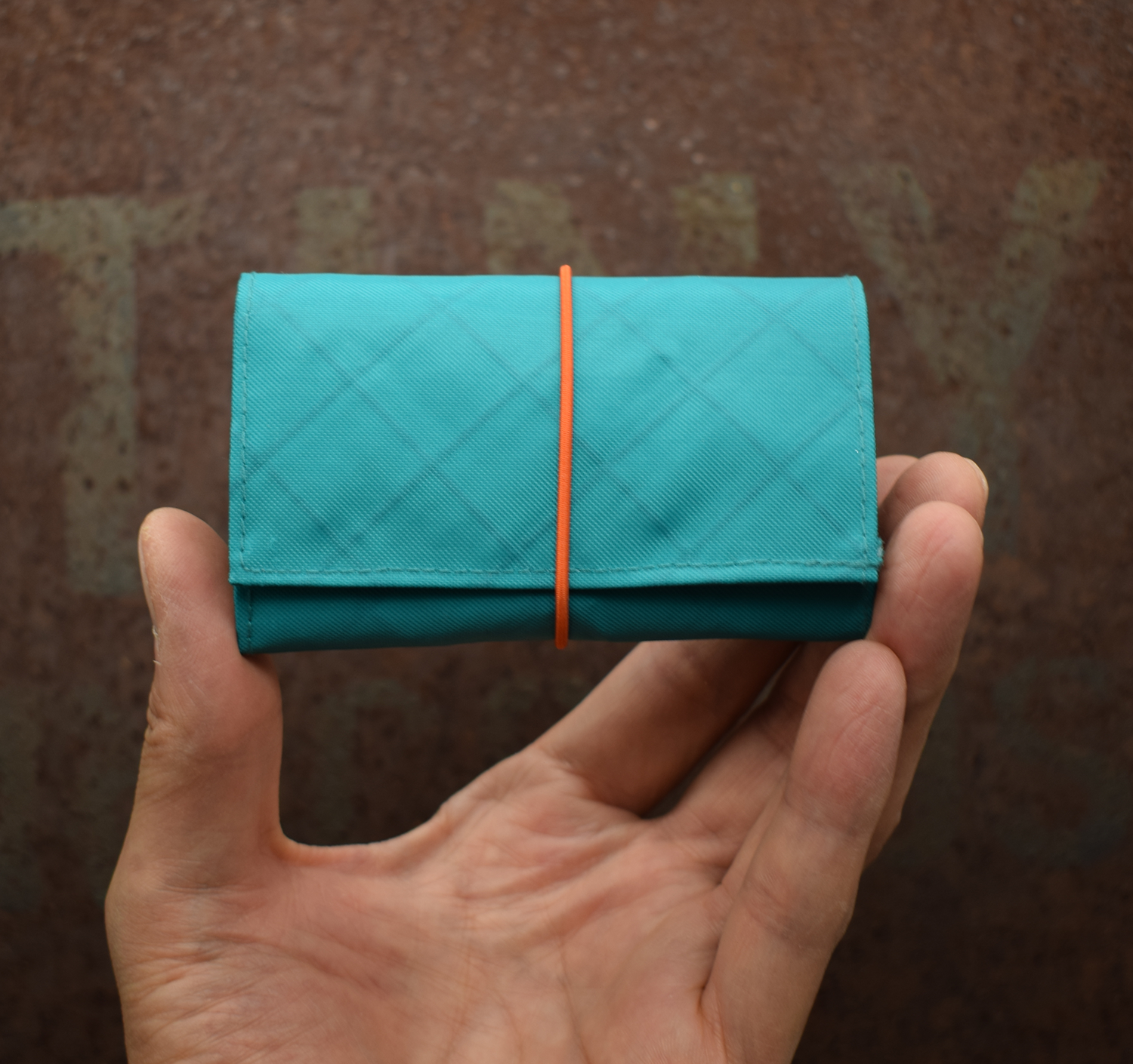 in2wallet. Turquoise (orange)