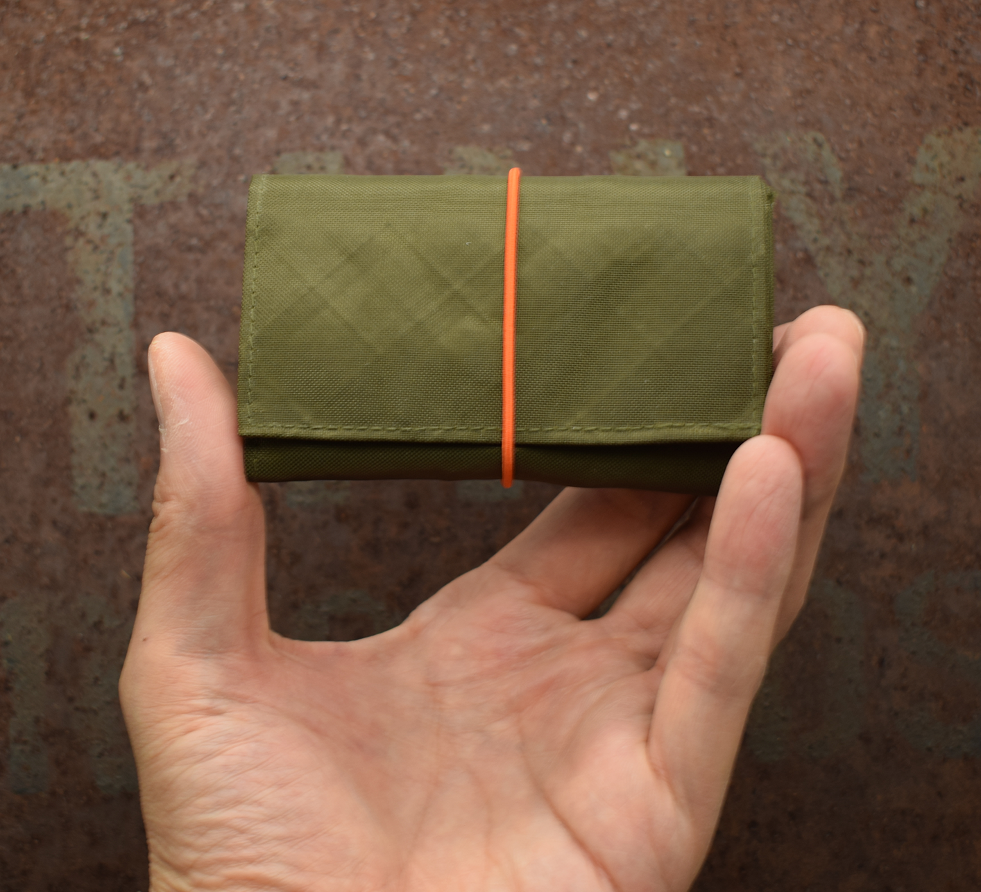 in2wallet. Olive (orange)